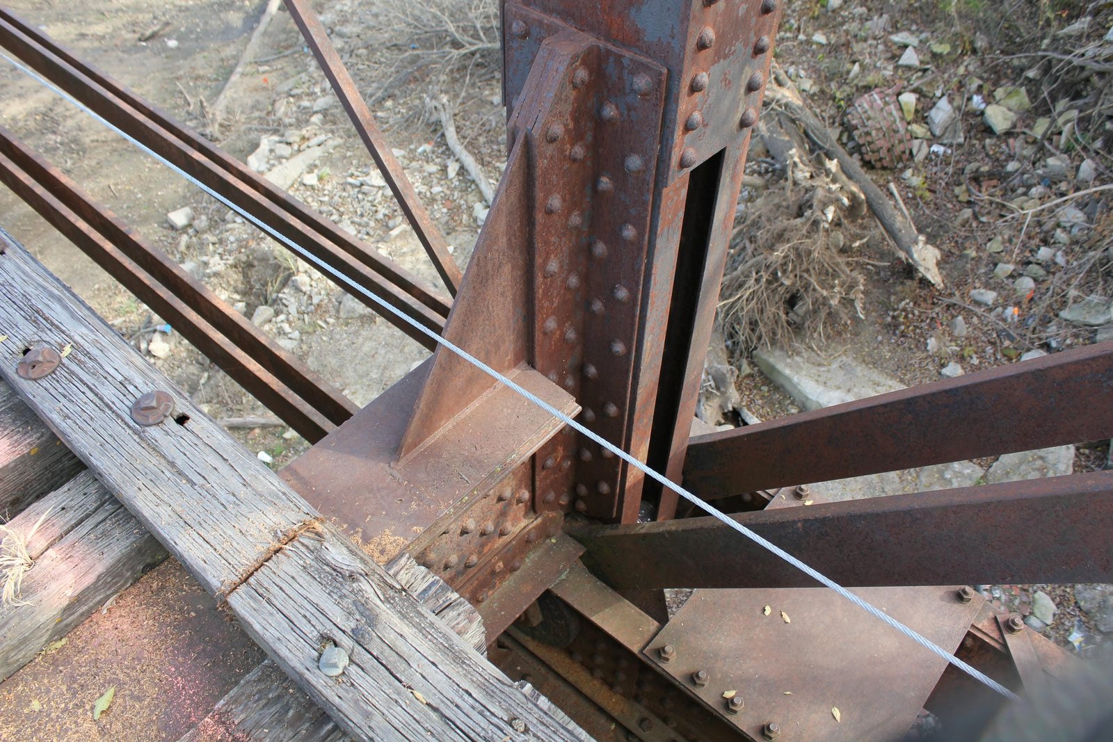 Bottom chord and lower connection